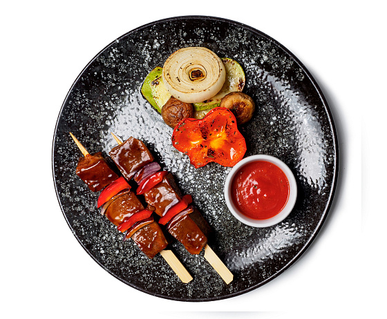 Шашлычки из языка с печеными овощами 1